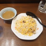 中華味一　鳳 - チャーハン（331g）950円　配膳時の画像