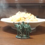 中華味一　鳳 - チャーハン（331g）950円　側面