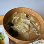 おうちごはん てんさいとう - 具材が盛り盛り入った味噌汁(　ﾟдﾟ)