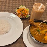 Tamang’s KITCHEN ＆BAR - ヒマラヤスープカレー(チキン)　¥1050