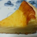 たるみ製菓 - 少し酸味がある濃厚チーズ。