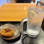 五日市天然温泉 ゆらゆら - ノンアルレモンサワーとコロッケ