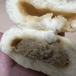 東盛豚まん - 豚肉ねぎまんを半分に割ってみた