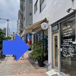 サダキ デリ - お店の外観、目黒通りに面しています