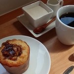 食後のキャラメルバナナマフィンとコーヒー♪