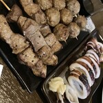 居酒屋 ばんざい - やきとん1本100円・イカ丸干し550円税込