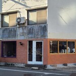 MILES COFFEE  ONOBORI - 広島電鉄胡町電停から徒歩2分の「MILES COFFEE ONOBORI」さん、朝7時から営業
2026年開業、店長さんのワンオペ
外から見て中の様子が良く分かり、入り易い佇まい