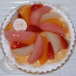 フロプレステージュ - 料理写真:桃と苺のタルト@¥1,393円