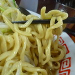 ラーメン二郎 - モッチモチの太ちぢれ麺