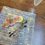 BALENA - 前菜　カルパッチョとスパークリングワイン
