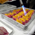 焼肉&ステーキ 格之進R - サーロインの握り　うに牛肉巻き