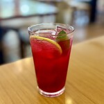 コーヒーラウンジ 紫陽花 - 自家製赤シソソーダ
