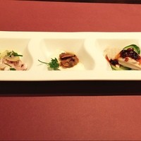 中国料理 神戸壺中天 - 客の来社対応でこちらへ。2160円のランチコース。
                前菜はゲソ・アサリ・蒸し鶏。まぁまぁ…