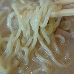 信長ラーメン - 麺のリフトアップ（2015．4撮影）