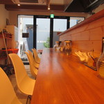 爆龍 - 50ｃｍぐらいある幅広なカウンター。