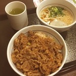 なか卯 - 和風牛丼並、小うどんセット 490円。
甘めの牛丼は、好きな味。
うどんはちょっとしょっぱい。