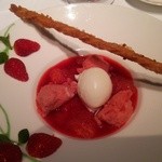 代官山ASO チェレステ - 苺のスープ ヨーグルトジェラートとパイを添えて