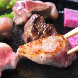Enjoy high-quality horse meat stone-grilled...