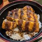馬乃屋 - 料理写真:カツは豚ロース肉で小さ目ですが厚めが２枚