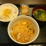 なか卯 - ミニ親子丼３５０円　＋味噌汁とサラダ１５０円