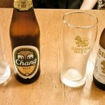 サイアム - まずはビールから、チャーンと定番のシンハー