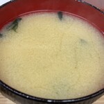 牛八 - 味噌汁はワカメ入りのインスタント