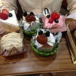 ジョリーフィス - 2015.4.19娘が買ったケーキたち。そんなにたくさん誰が食べるのでしょう？ 