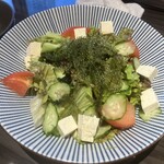 ちむどんどん - 海ぶどうと島豆腐のサラダ。