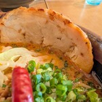 みそ屋 田所商店 - 田所商店と云えばの炙りチャーシュー。1枚は最低でも食べたい。