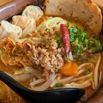 みそ屋 田所商店 - トッピングの様子。