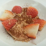 エノテカ イニッツィオ - ヘーゼルナッツ香るティラミス いちごを添えて