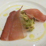 エノテカ イニッツィオ - ファットリアビオ北海道のモッツァレラを詰めたフキノトウのフリット スペック添え