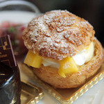 ストリングス ラウンジ - マンゴーのシュークリーム