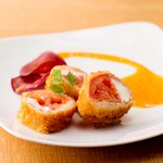 トマトとクリームチーズの生ハム巻きフライ