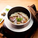 さしすせそ名物！　土鍋で炊く鯛めし