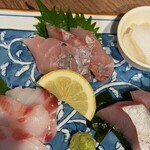 魚屋の立呑み かたふり - 