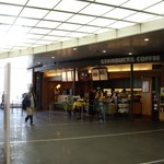 Starbucks Coffee - スタバ晴海トリトンスクエア店：ショボい外観