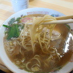 Suzukiya - 麺は中太ストレート