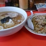 横浜ラーメン - 中華そば      600円
            チャーハン  750円