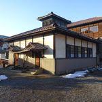 Kagai Onsen Ichiyokan - 男女別内湯の入口　左側に混浴露天風呂