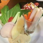 ヴィヴィッド カフェ - 夜メニュー！！有機野菜の彩りバーニャカウダ