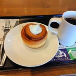 タリーズコーヒー - 料理写真:シナモンロールとコーヒー