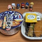 ほっかほっか亭 - 料理写真:のり弁当のお供は、どん兵衛で