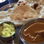 SURAJ - Aランチ チキンカレーとサラダとスープとプレーンナン(お代わり自由)ドリンク 799円