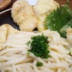 麦衛門 - 温)　とり天うどん