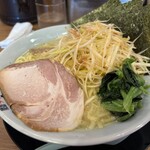 町田商店 - 料理写真:ネギラーメン大盛り1150円なり