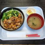 空港食堂 - 空港食堂の日替わり/焼鳥丼（650円）