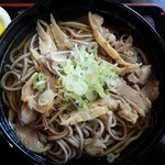 冷たい肉そば680円／平成27年4月