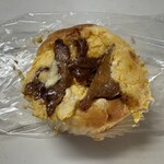 パン工場 - 料理写真:てりたまパン248円。 たまごサラダと照り焼きチキンをふんわりパンにトッピングしてあります。