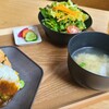 Jo Ge Sa Yu - お結びセット(税込1,500円)
①ピリ辛木耳お結び《選択》②枝豆&玉蜀黍の焼きお結び、出汁糀塗り《選択》③野菜サラダ④お味噌汁⑤お漬け物
お飲み物《セットドリンク》①ICE烏龍茶《選択》